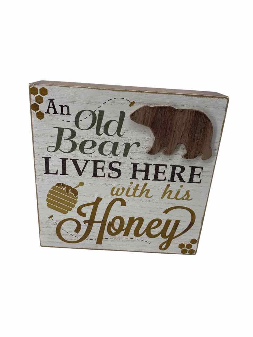 White An Old Bear Size 7x7 Wood Decor