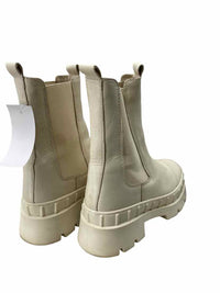 Steve Madden Ladies Size 5 Boots