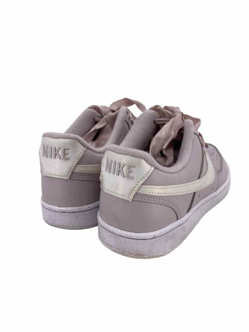 Nike Ladies Size 7.5 Shoes