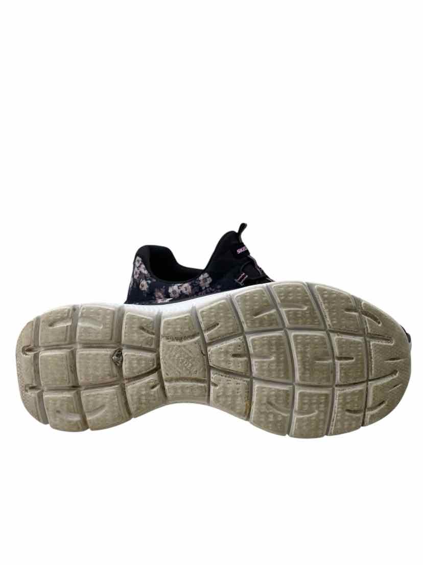 Sketchers Ladies Size 7.5 Shoes