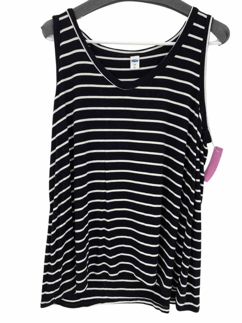 Ladies Old Navy Size L Shirt