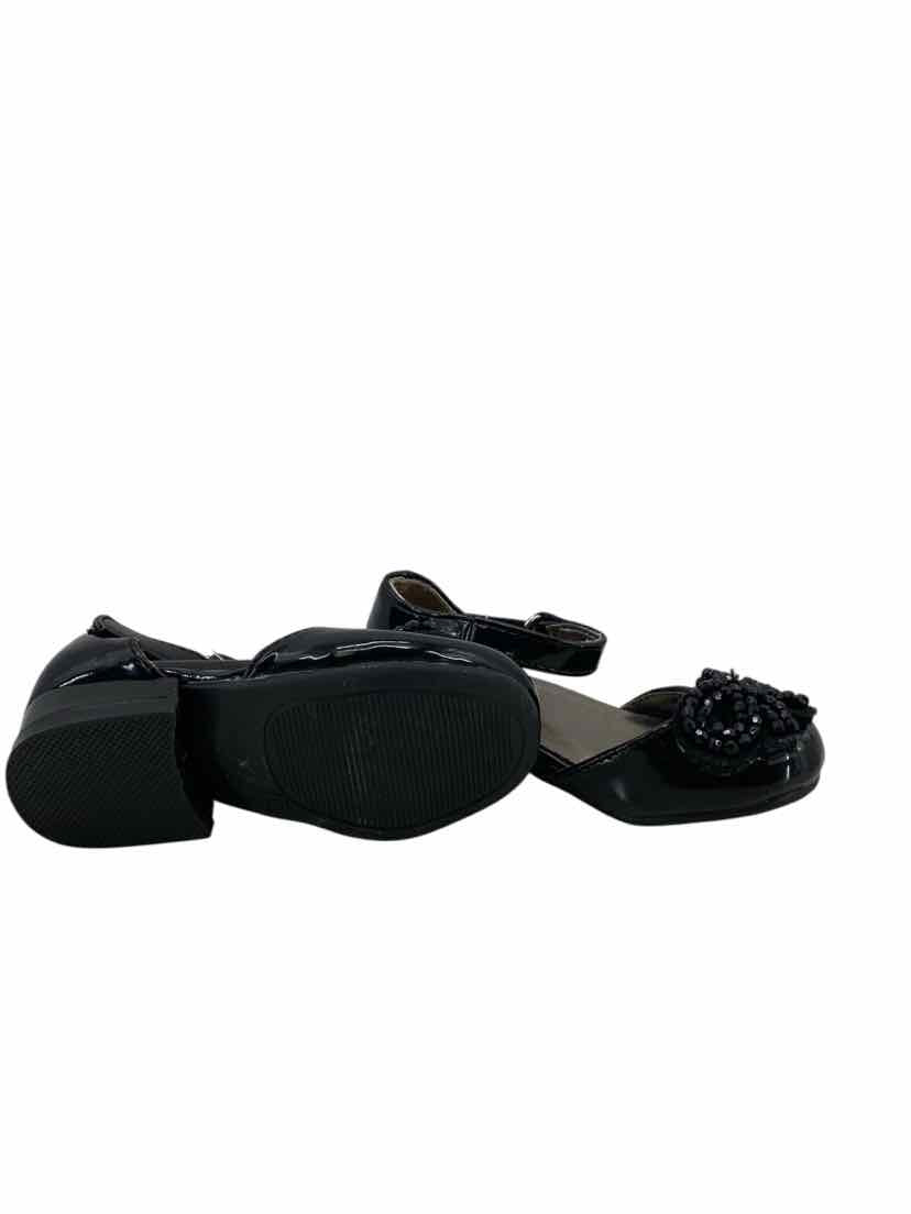 143 Girl Kids Size 5 Shoes