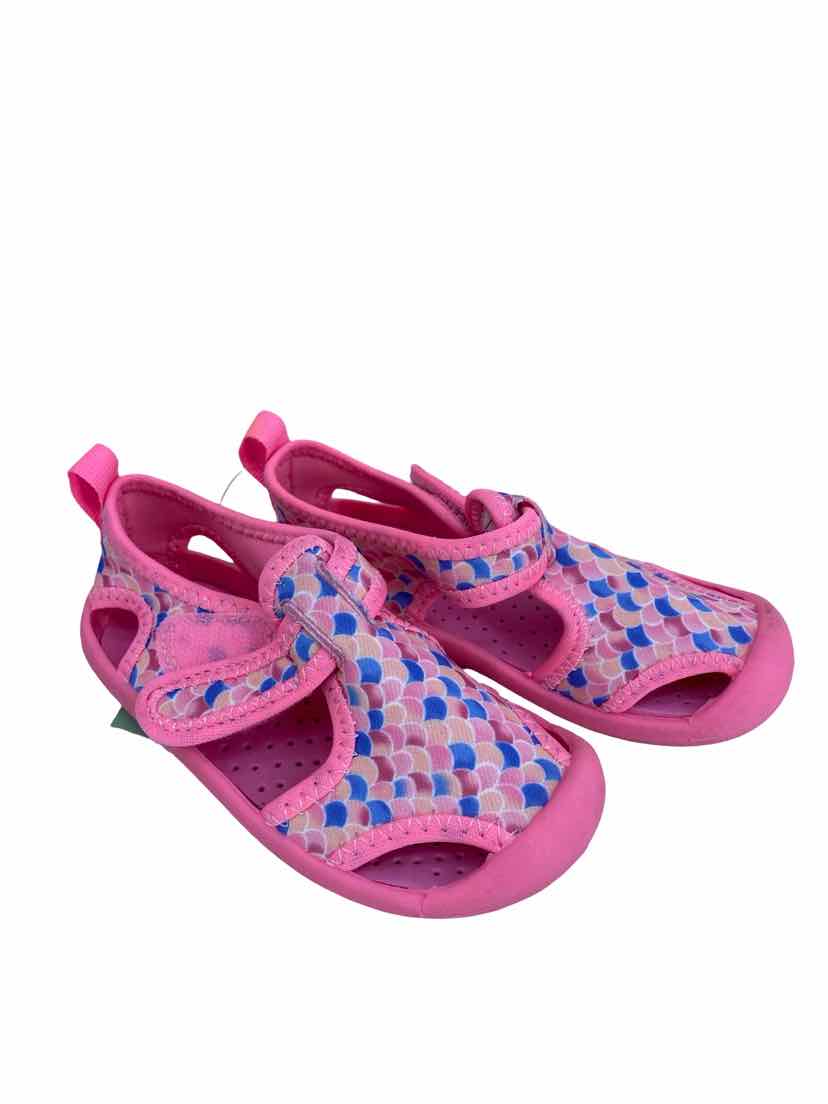 OshKosh Kids Size 7 Water Shoes
