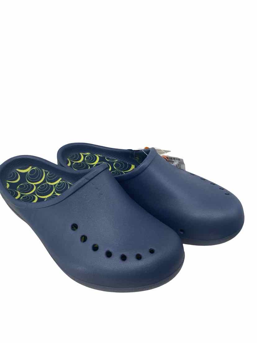 Crocs Ladies Size 9 NEW Shoes