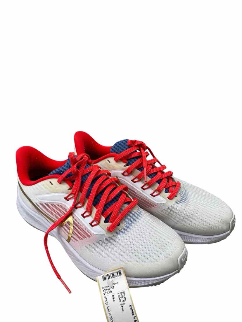 Nike Ladies Size 6.5 Shoes