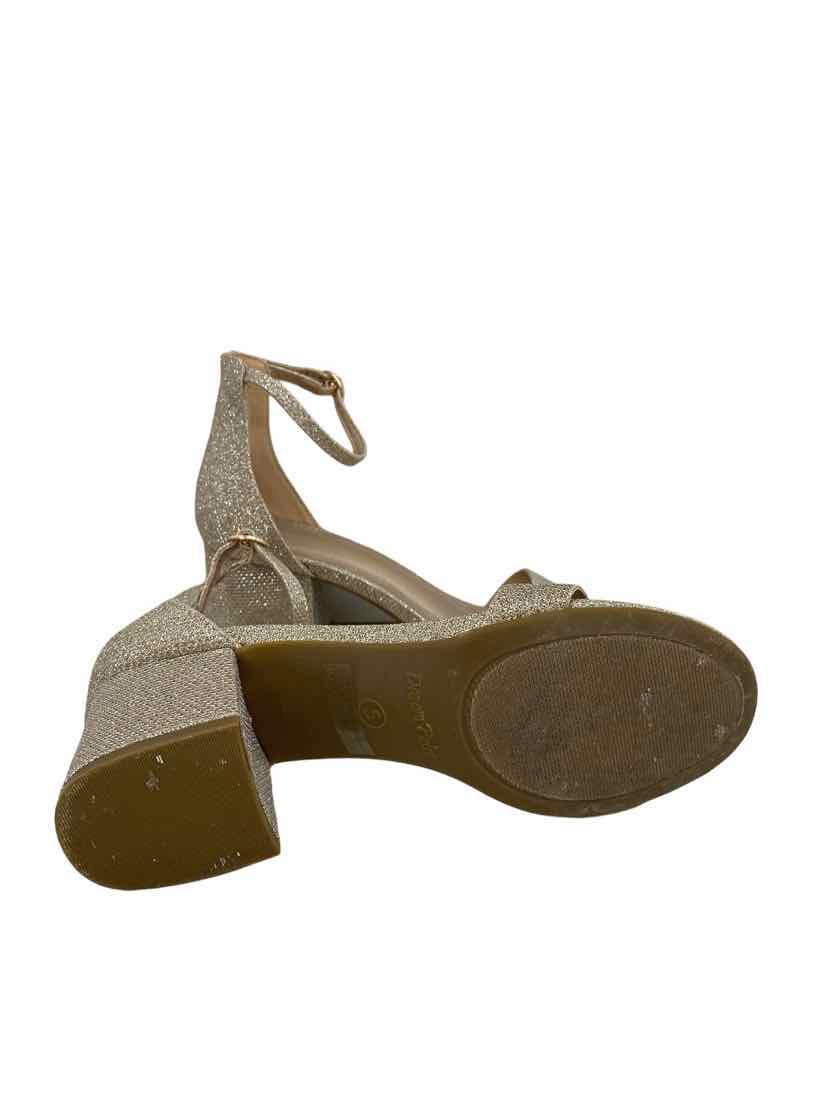 Dream Pairs Ladies Size 5 Shoes