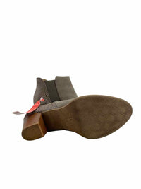 Vionic Ladies Size 8 Shoes