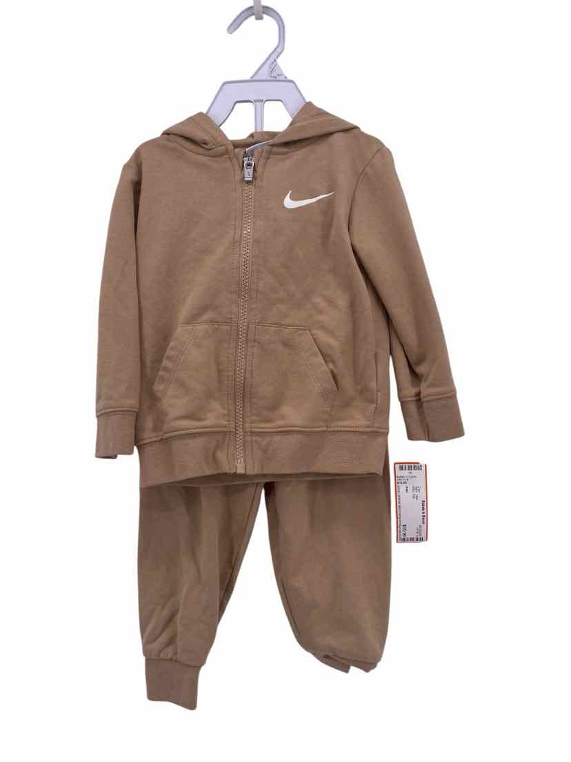 Nike Kids Size 18m 2 pc