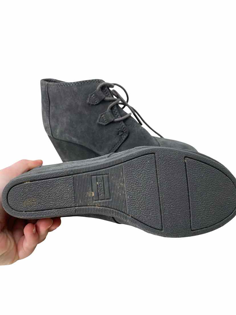 Toms Size 7 Boots