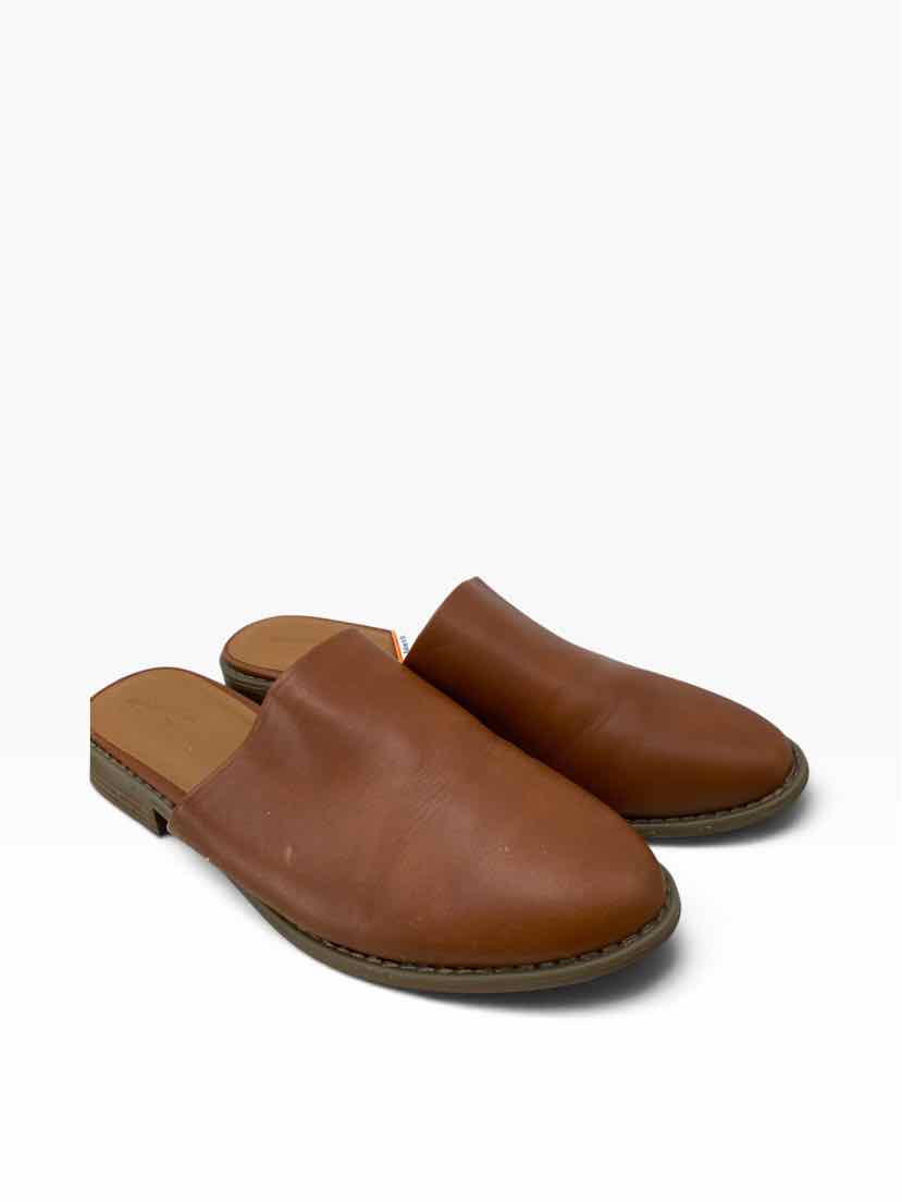 Universal Thread Ladies Size 9 Shoes