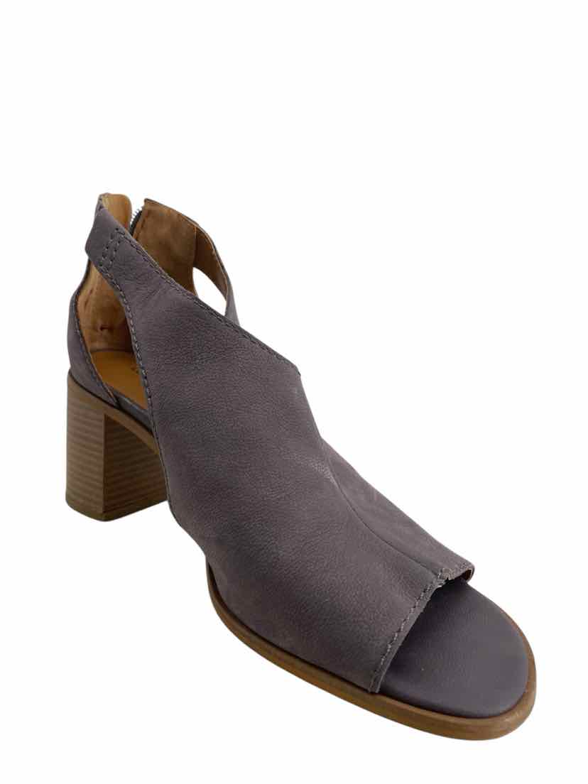 Lucky Ladies Size 11 Shoes