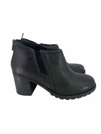 Clarks Ladies Size 8 Boots