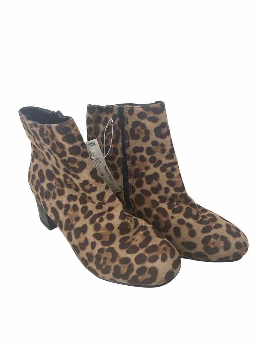 Ladies Size 8 NEW Boots