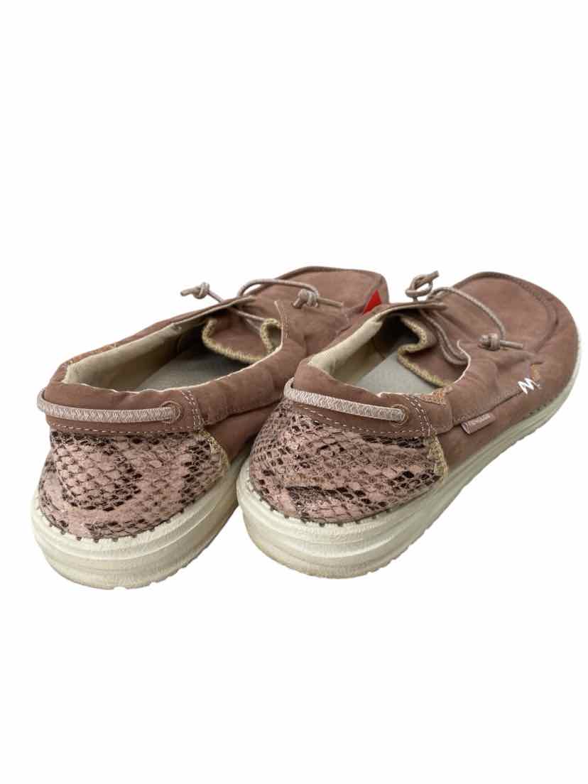 Hey Dude Adults Size 8 Shoes