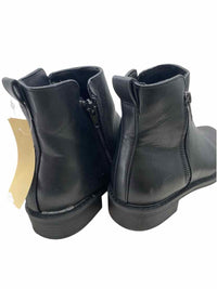 Universal Thread Ladies Size 8 Boots