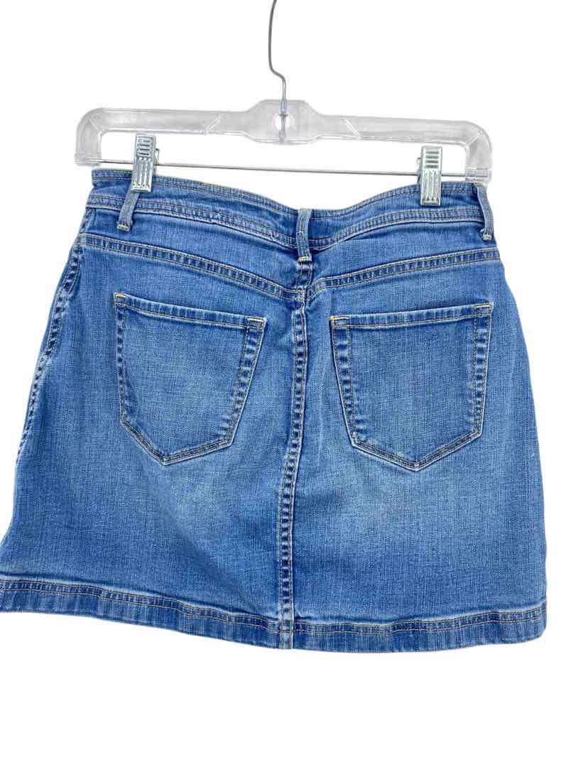 Hinge Ladies Size 6 Skirt