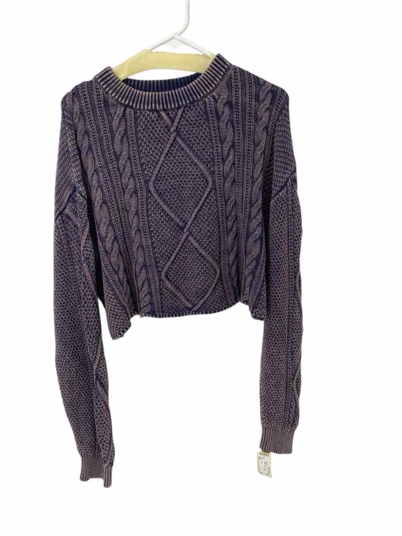 Akaiv Ladies Size S Sweater