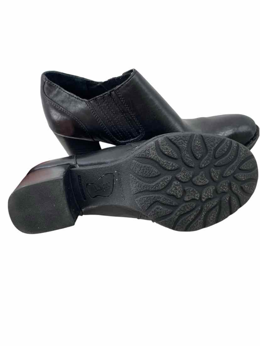 Born Ladies Size 10 Boots