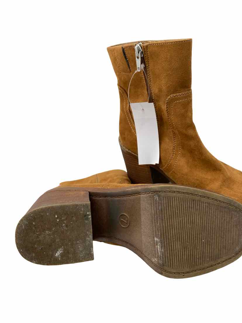 Universal Thread Ladies Size 7 Boots