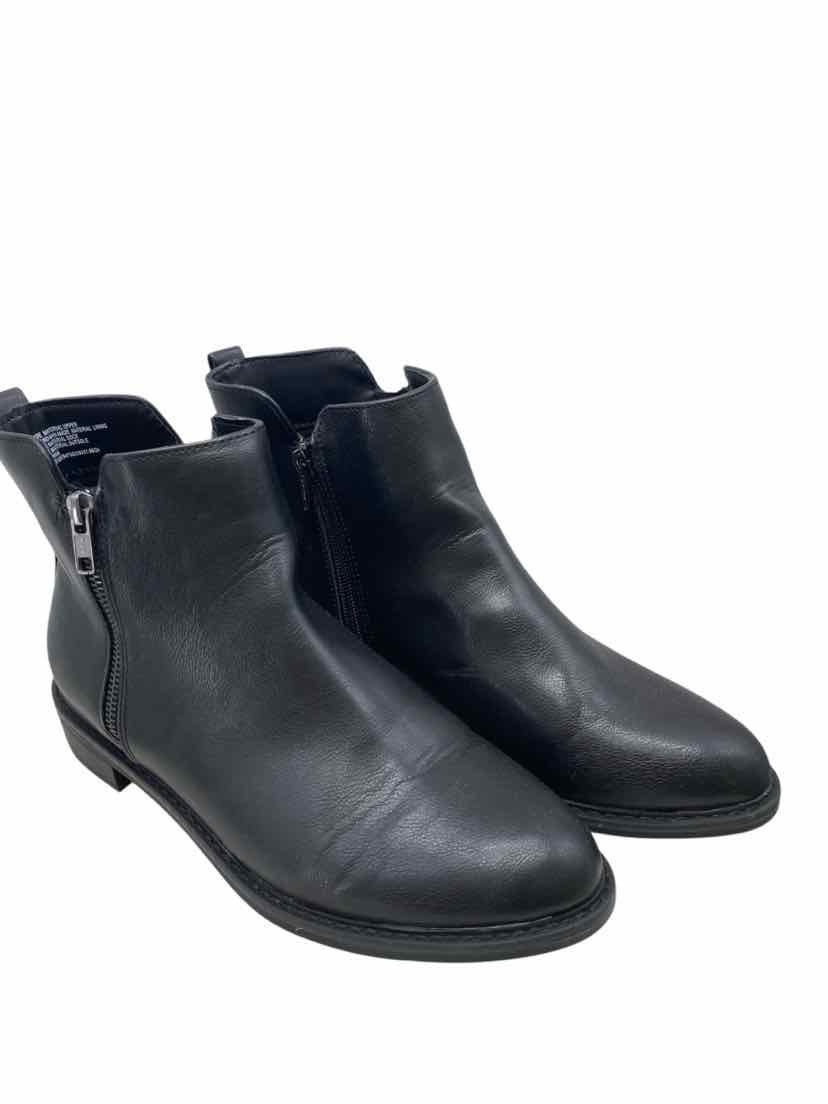 Universal Thread Ladies Size 8 Boots