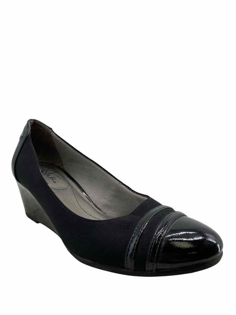 Life Stride Ladies Size 7.5 Shoes