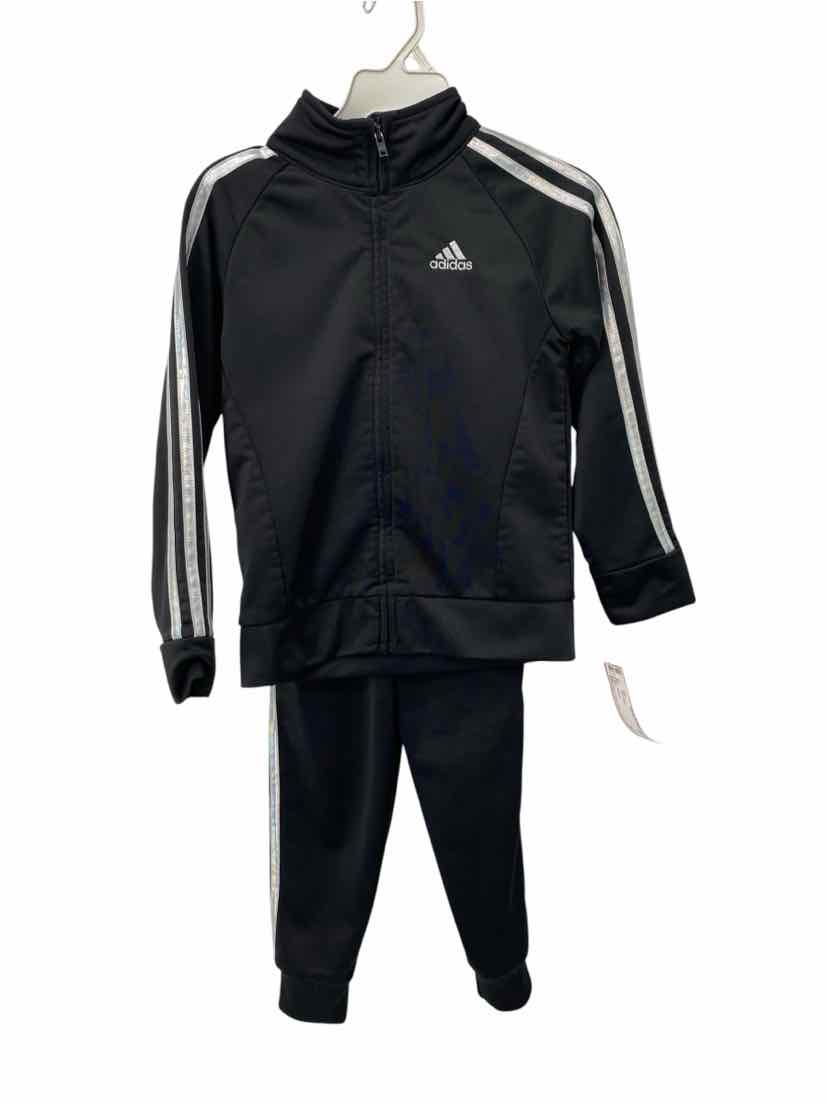 Adidas Kids Size 5 2 pc
