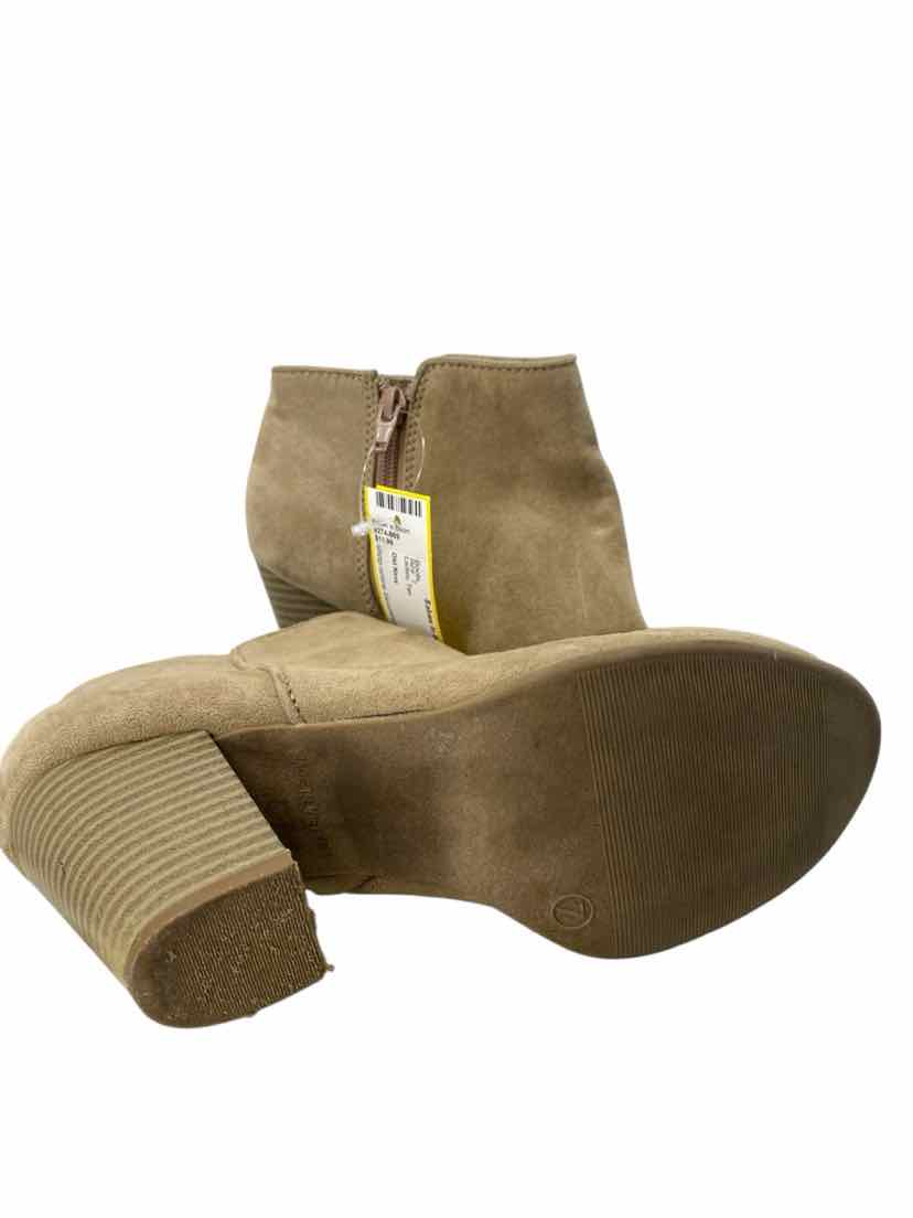 Old Navy Ladies Size 7 Boots