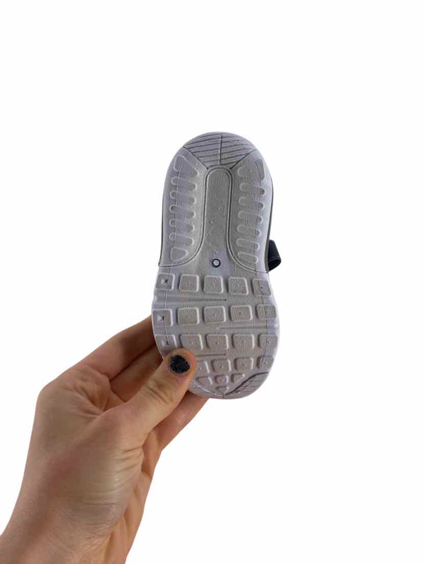Quann Kids Size 4 Shoes