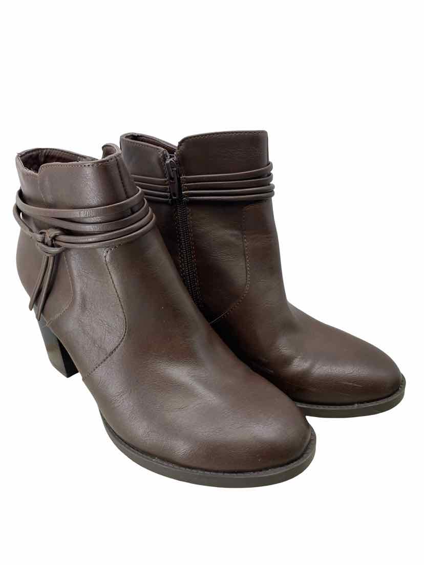 Me too Ladies Size 8.5 Boots