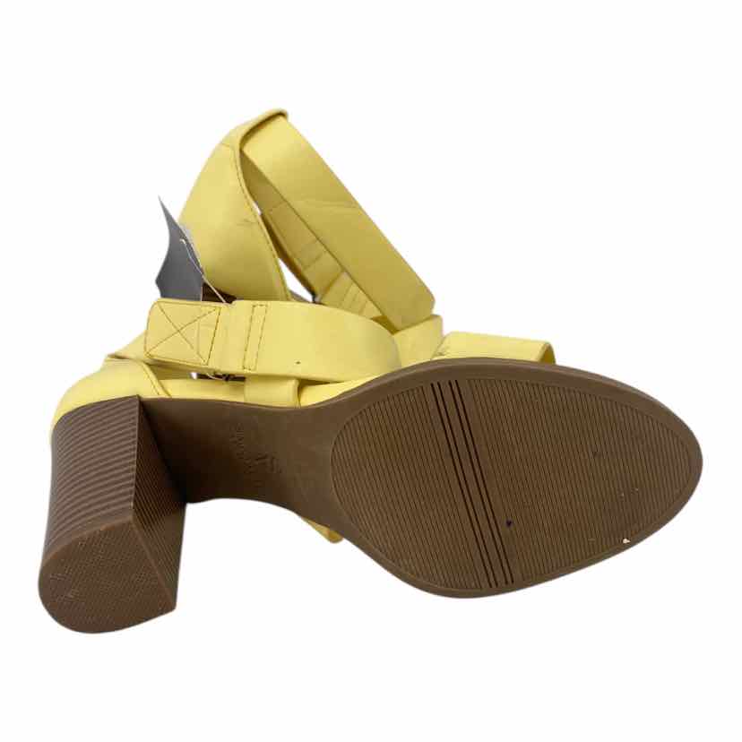 Simply Vera Ladies Size 7 Shoes