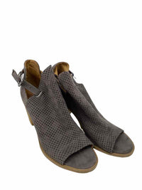 Universal Thread Ladies Size 8 Shoes