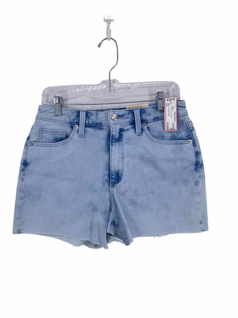 Universal Thread Ladies Size 8 NEW Shorts