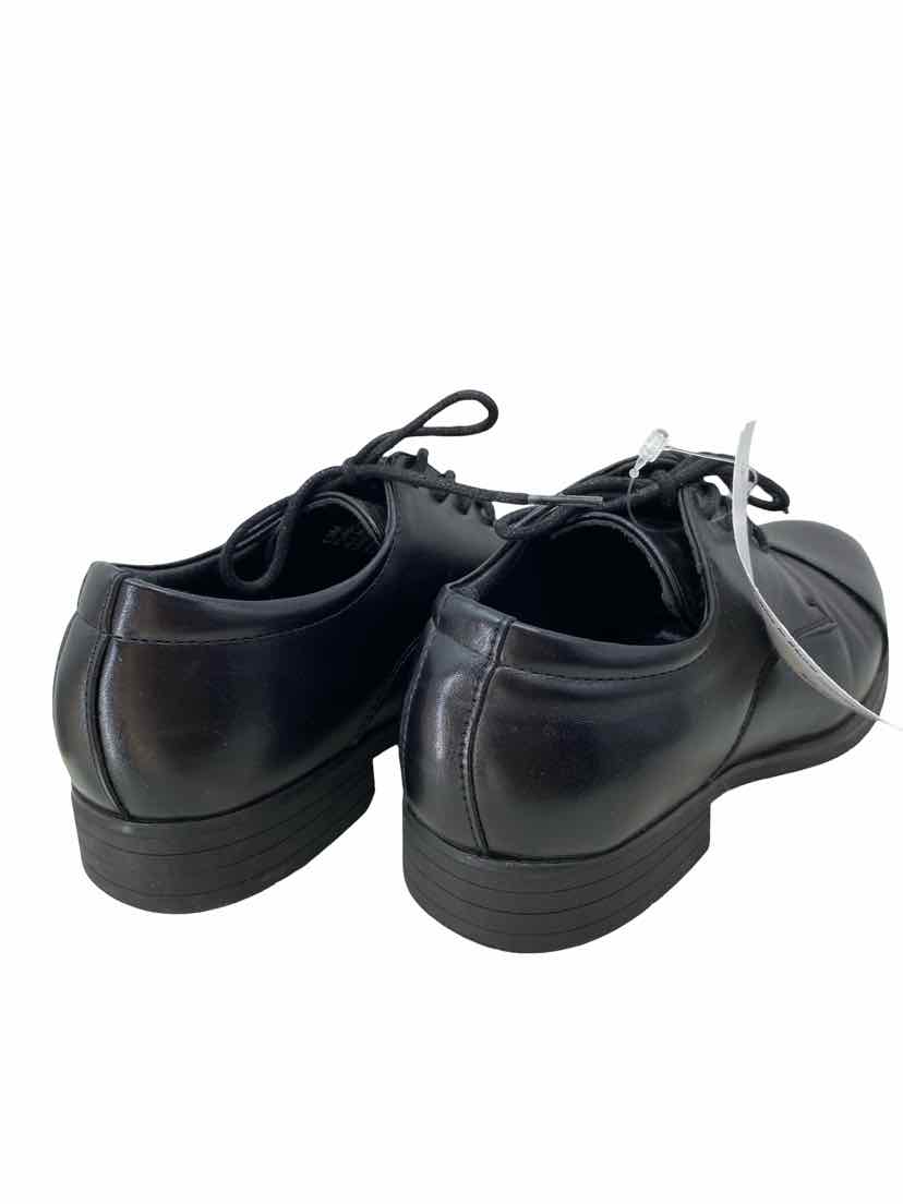 Van Huesen Kids Size 13 Shoes
