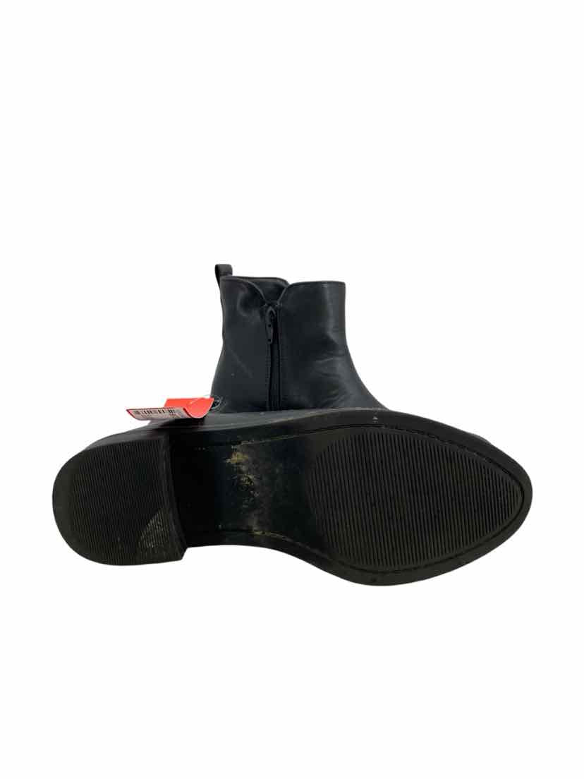 Universal Thread Ladies Size 6 NEW Boots