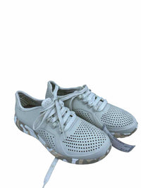 Crocs Ladies Size 7 Shoes