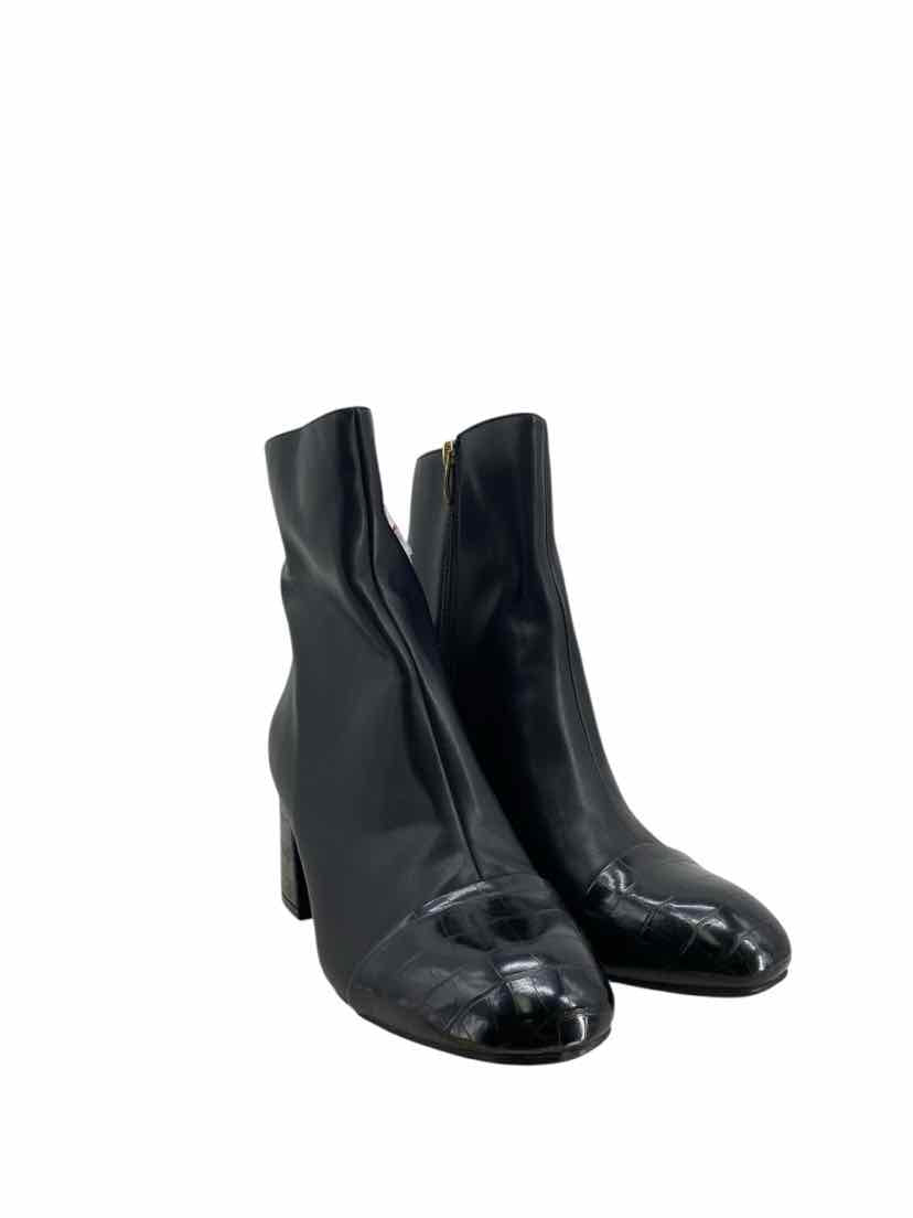 Liz Claiborne Ladies Size 9 Boots