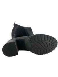 Clarks Ladies Size 8 Boots