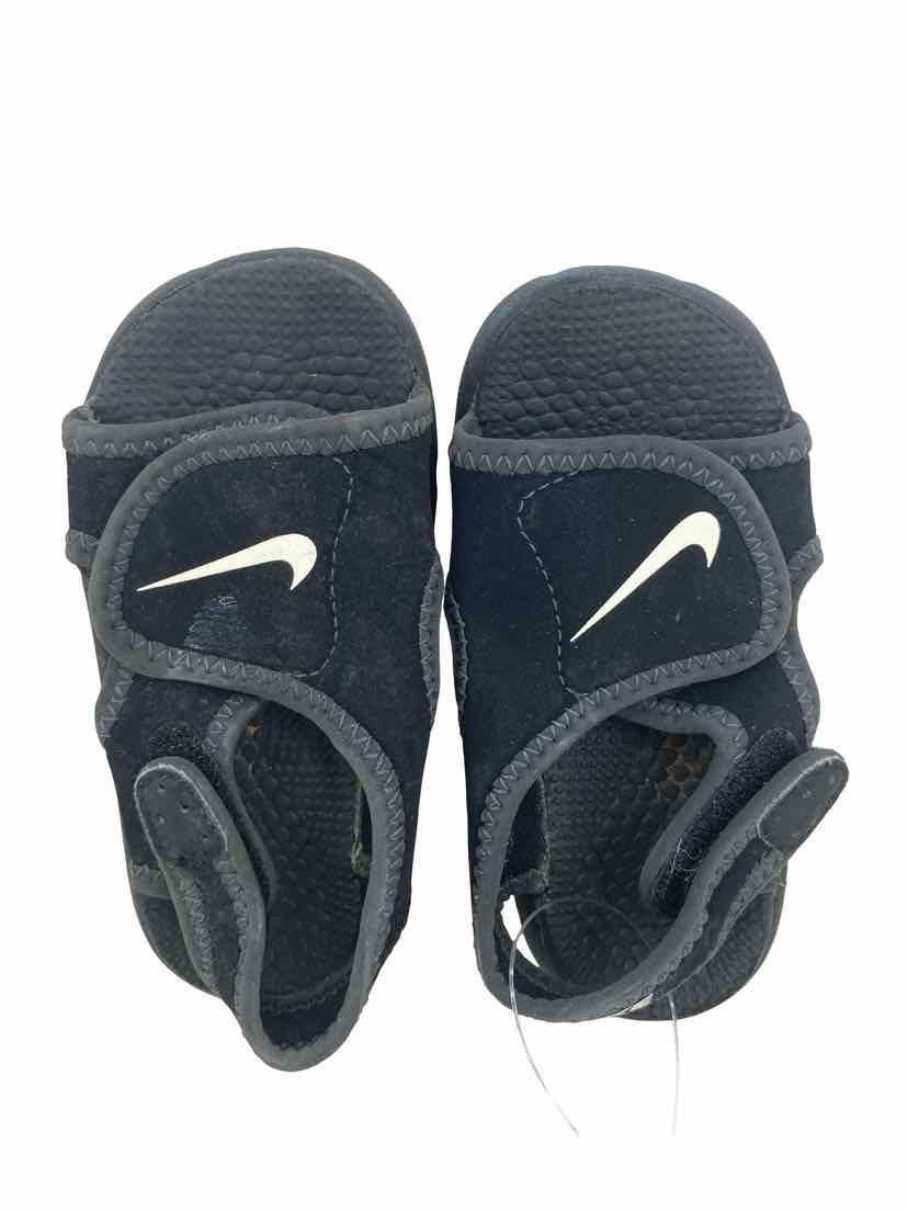 Nike Kids Size 5 Sandals