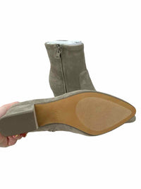 Amazon Essentials Ladies Size 9.5 NEW Boots