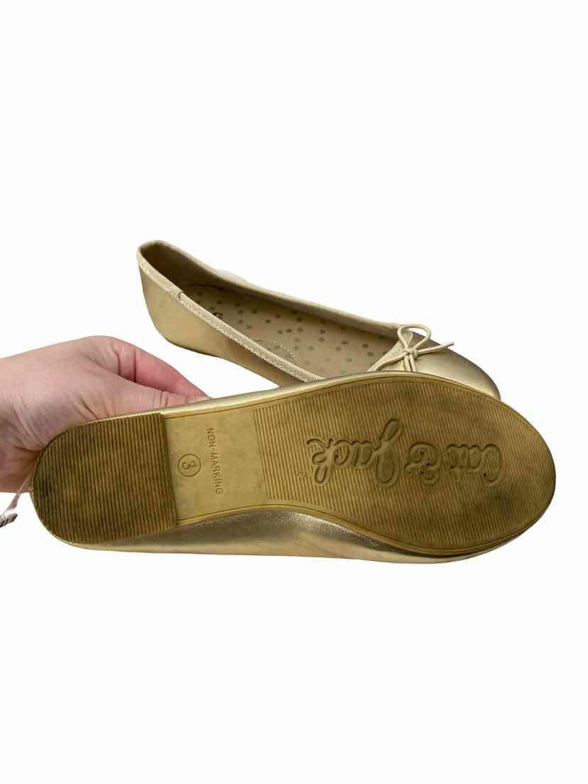 Cat & Jack Kids Size 3 Shoes
