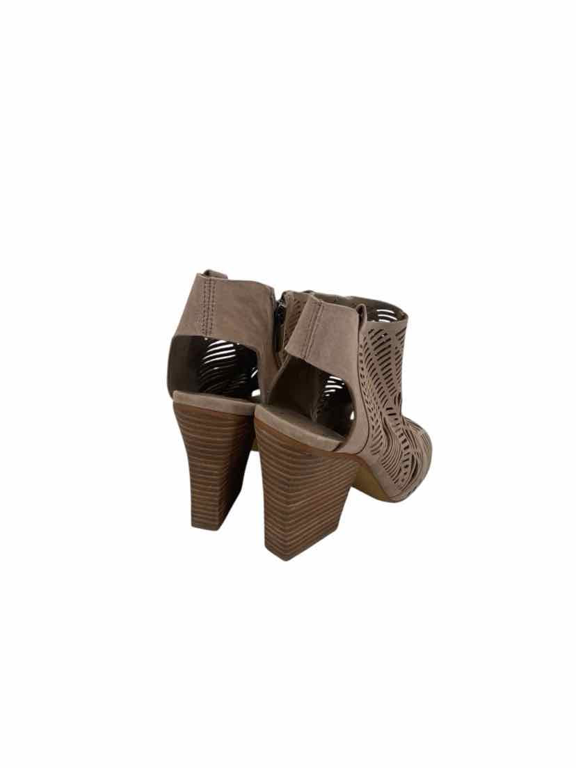 Vince Camuto Ladies Size 8.5 Shoes
