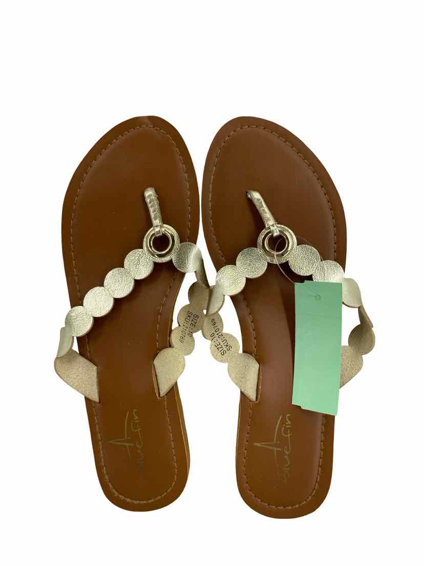 Blue Fin Ladies Size 10 Sandals