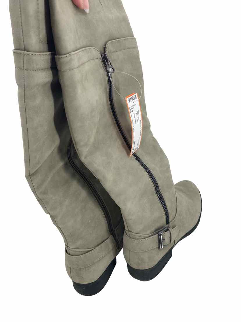 easy street Ladies Size 6.5 Boots