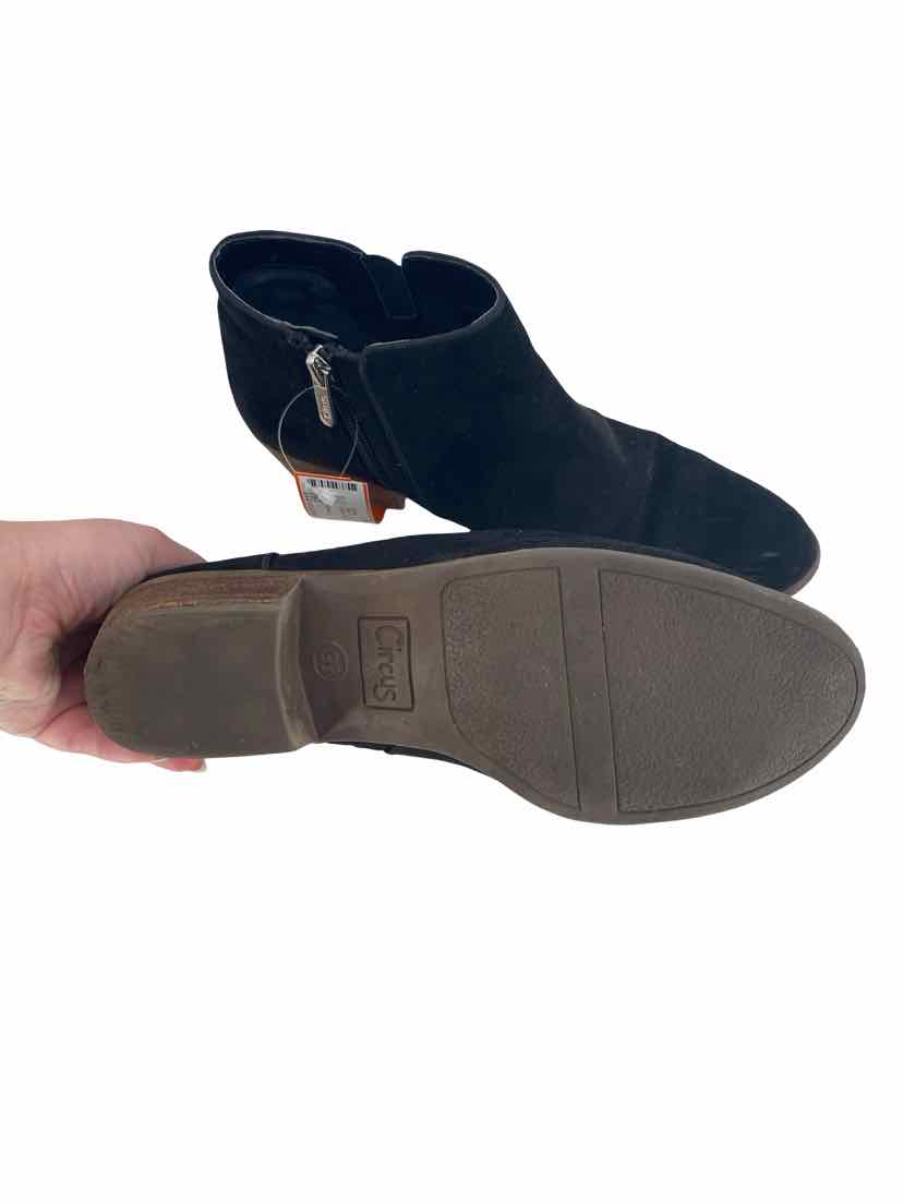 Circus Ladies Size 9.5 Boots