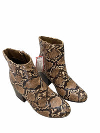 Madden Ladies Size 9 Boots