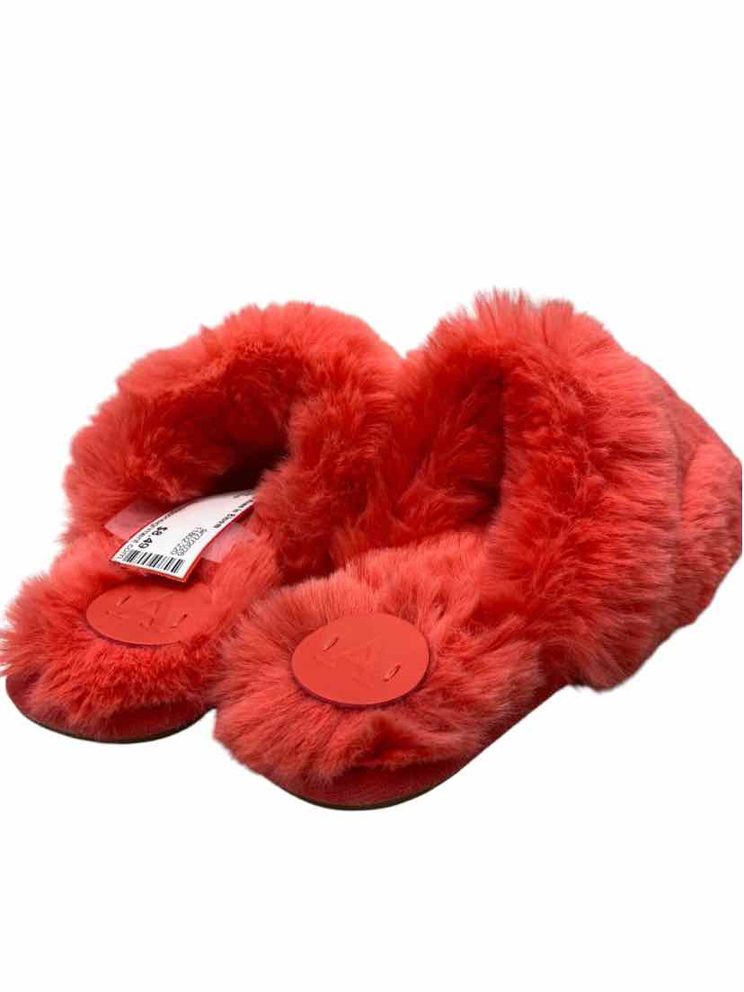 A Ladies Size S/M Slippers