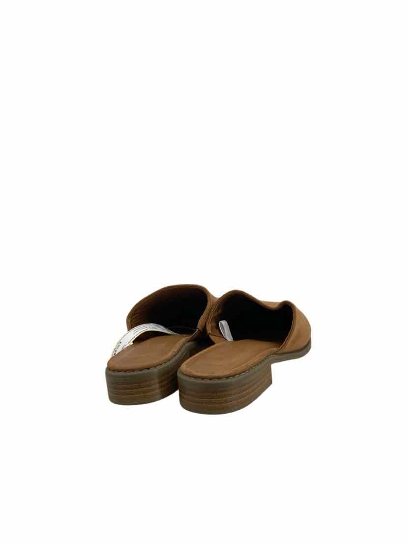 Universal Thread Ladies Size 8.5 NEW Shoes