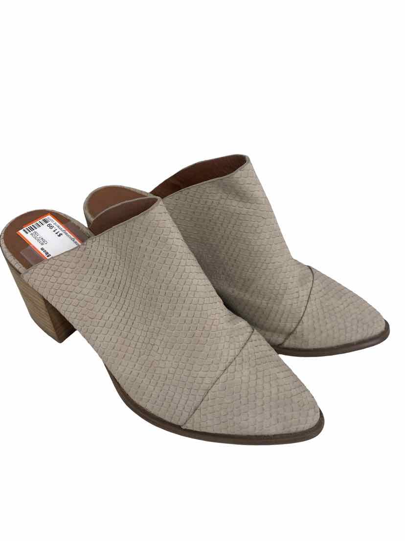 Report Ladies Size 9 Shoes
