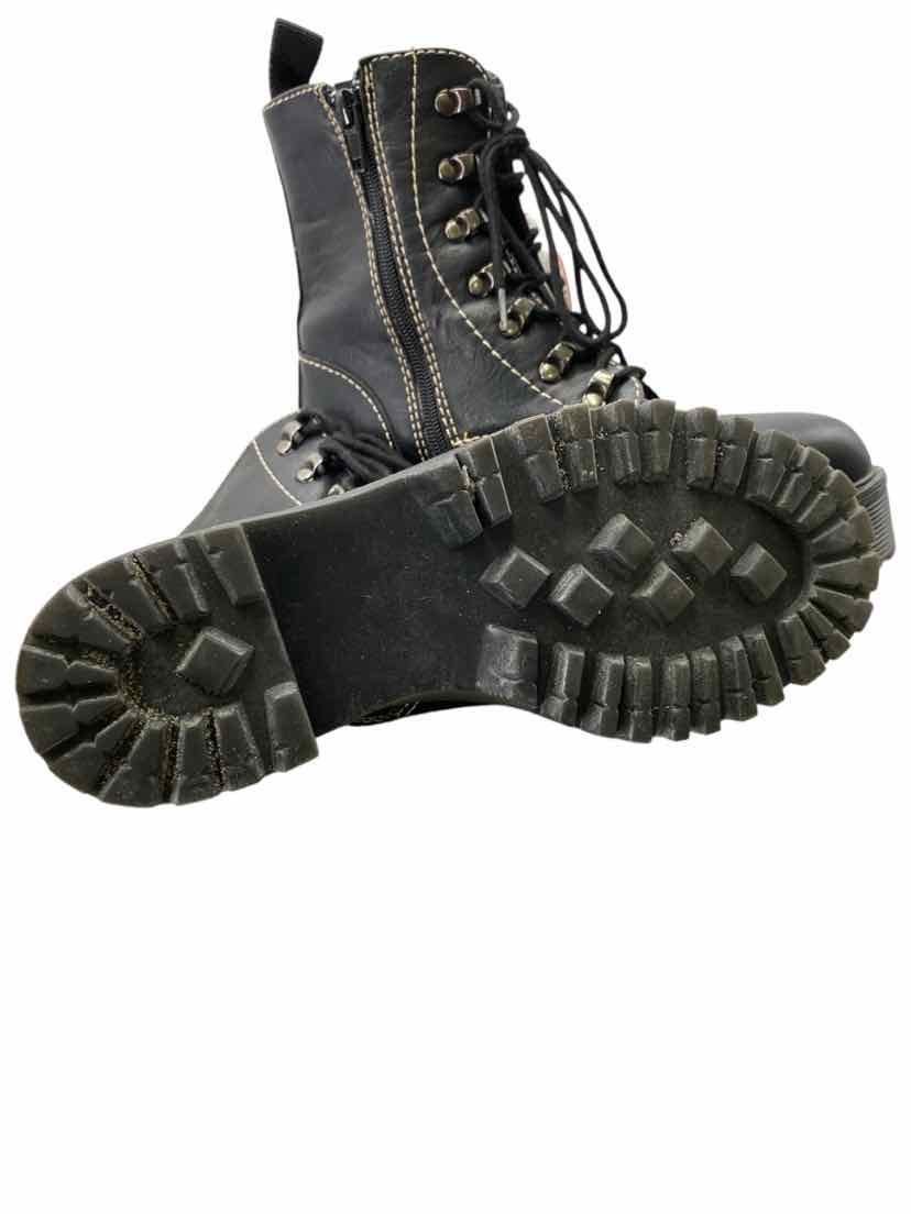 Madden Girl Ladies Size 5.5 Boots
