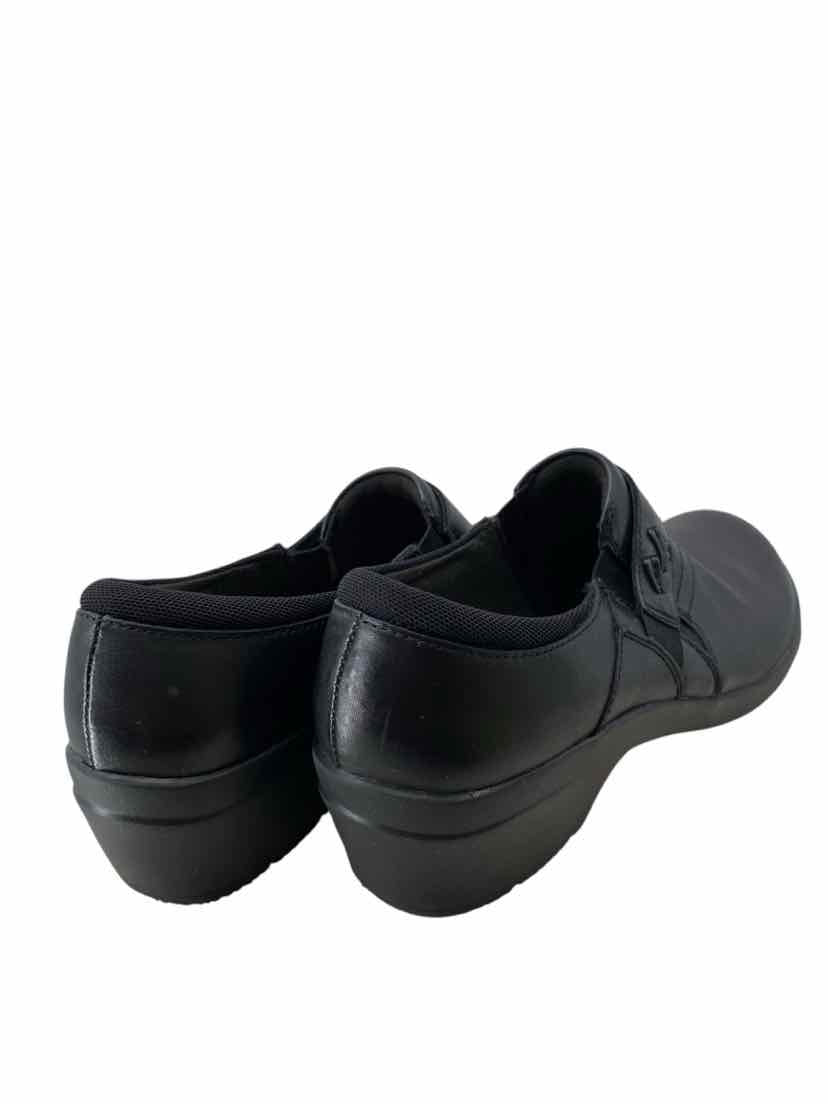 Clarks Ladies Size 8.5 Shoes